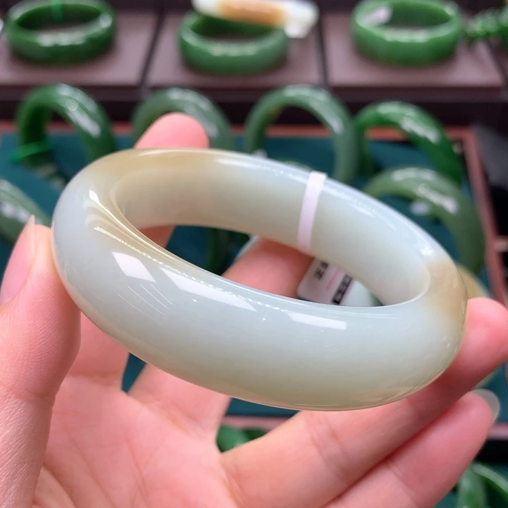 未镶嵌手镯和田玉（糖玉）