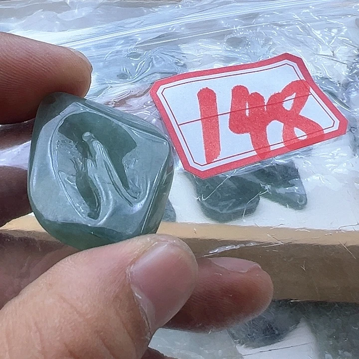 翡翠颈饰未镶嵌林*天然缅甸翡翠吊坠