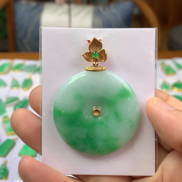 颈饰18K金镶嵌翡翠翡翠吊坠