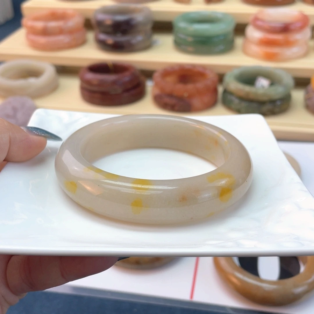 阳***划石英岩玉手镯未镶嵌