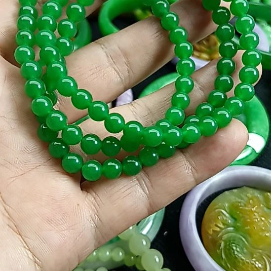 翡翠挂件未镶嵌翡翠