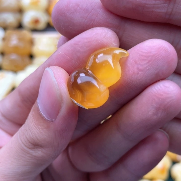 G***e未镶嵌琥珀裸石蜜蜡