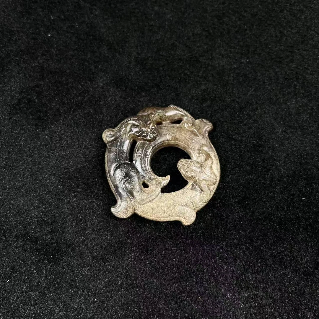 致臻（8A）和田玉螭龙 2503120017