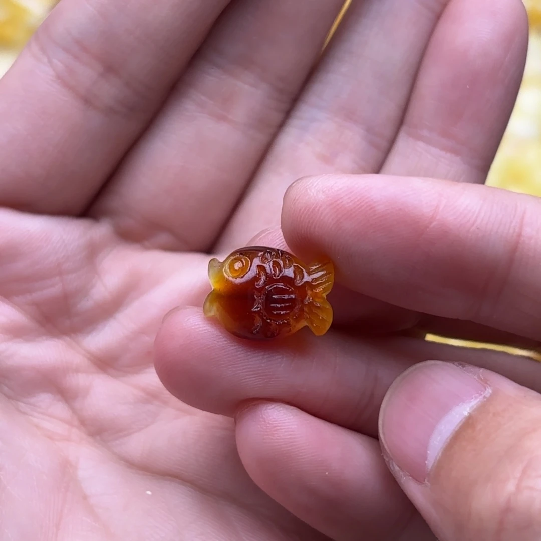 琥珀未镶嵌裸石01