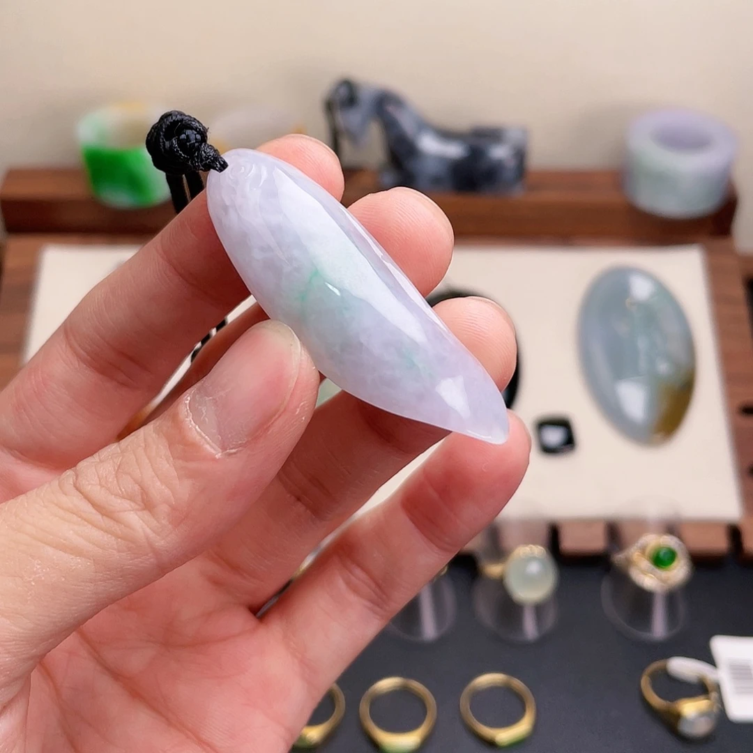幸***店翡翠未镶嵌颈饰逍遥游