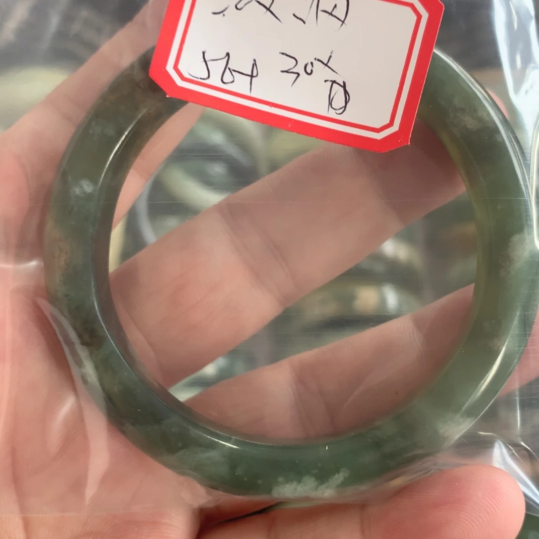 透闪石-蛇纹石玉手镯未镶嵌溦**雨