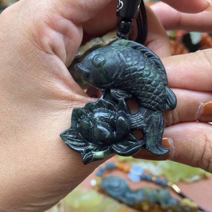 蛇纹石玉未镶嵌颈饰