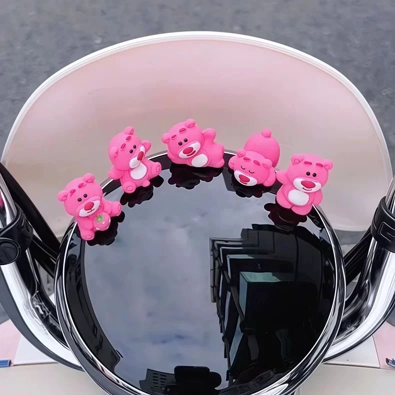 2025汽车车载可爱草莓熊中控屏幕治愈小摆件电动车电脑网红饰品