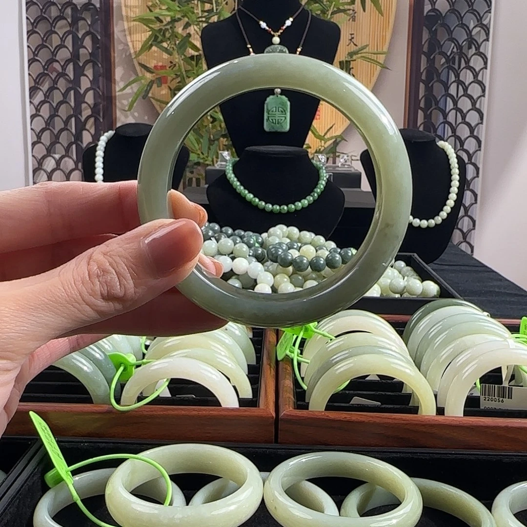 和田玉未镶嵌手镯54.6