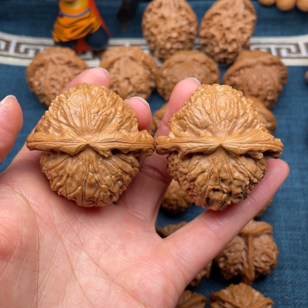 文玩核桃把件47毕业球白