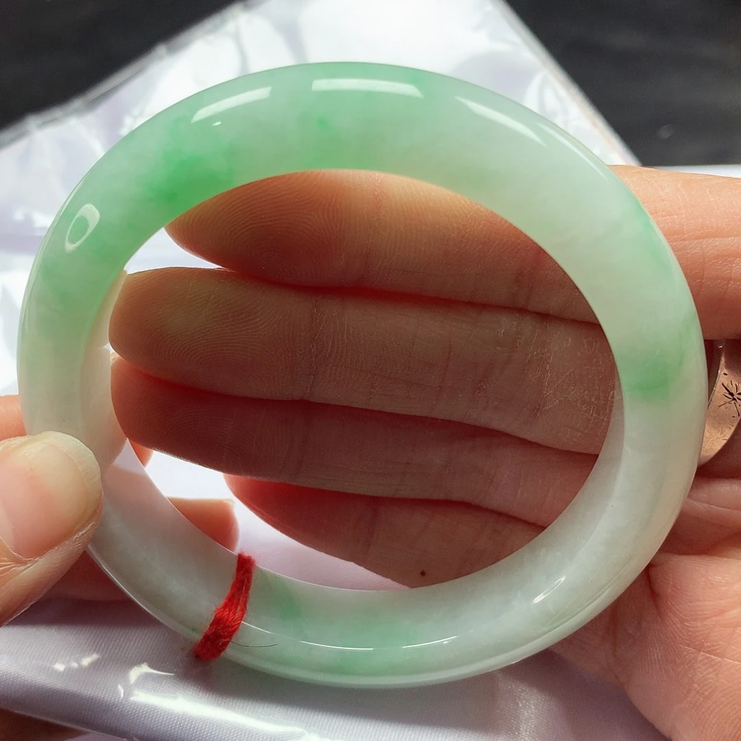 翡翠手镯未镶嵌57圈