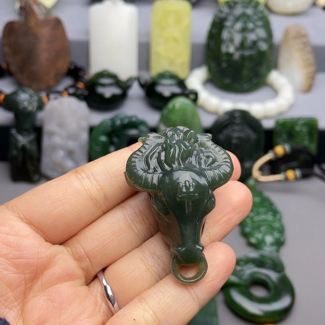 和田玉未镶嵌颈饰