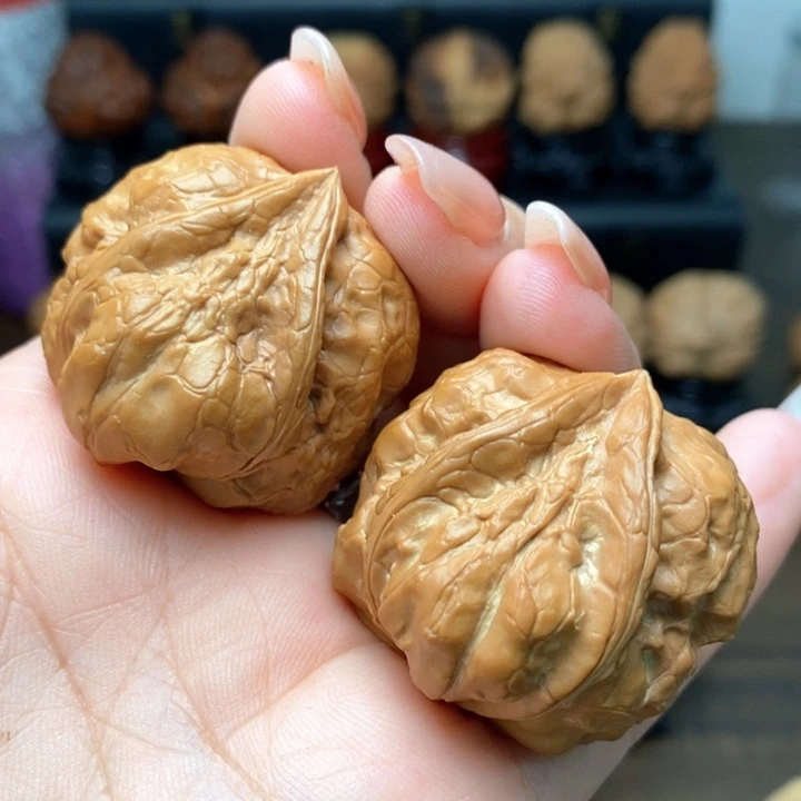 文玩核桃吊坠佛肚三棱