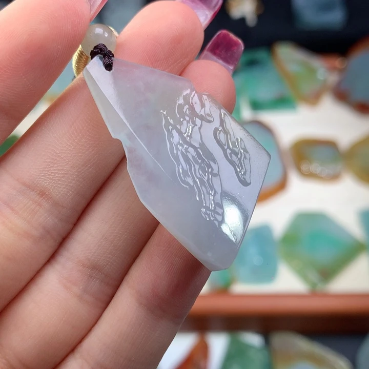 颈饰未镶嵌翡翠好