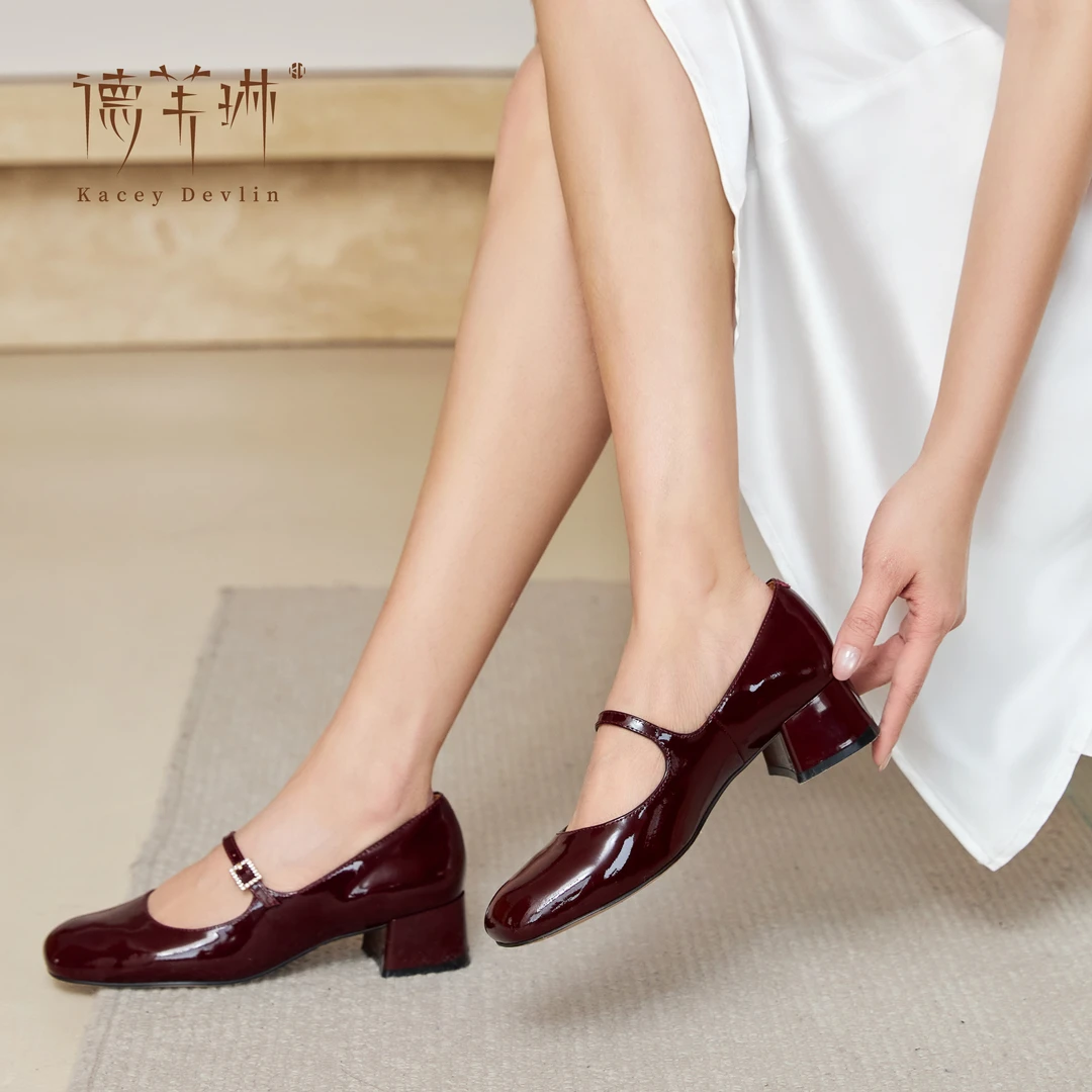 【德芙琳】漆皮带钻玛丽珍鞋2025春季新款欧若风经典舒适红色单鞋