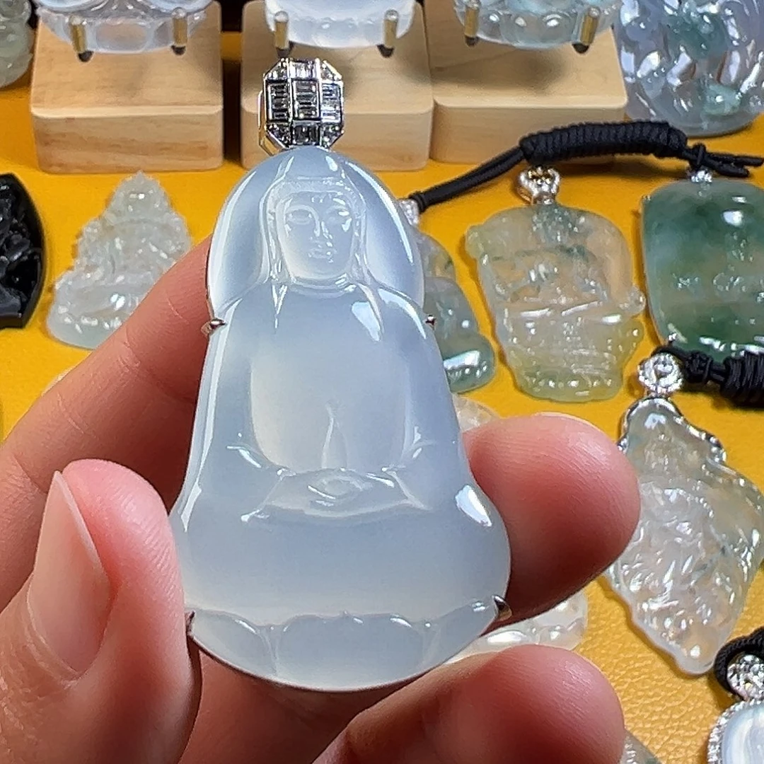 翡翠18K金镶嵌颈饰高冰素衣观音