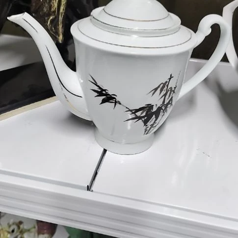 瓷片瓷片，各种摆件，沙锅，