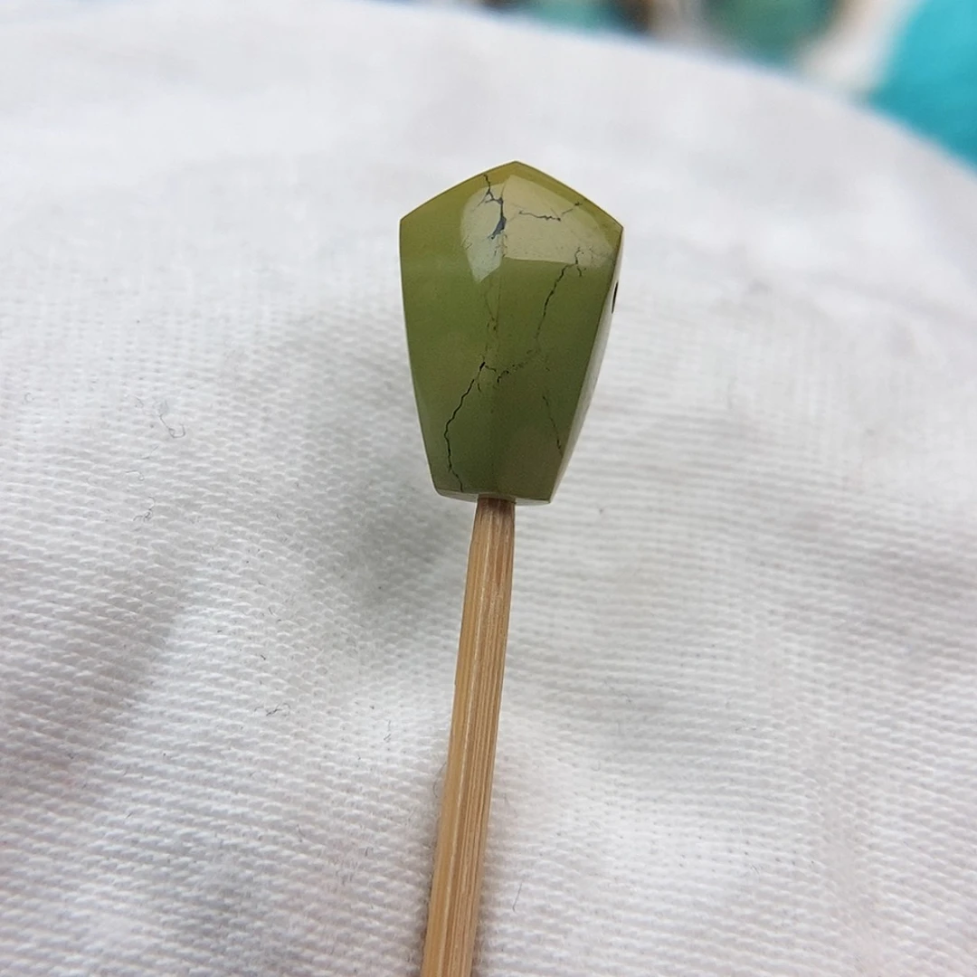 绿松石颈饰未镶嵌