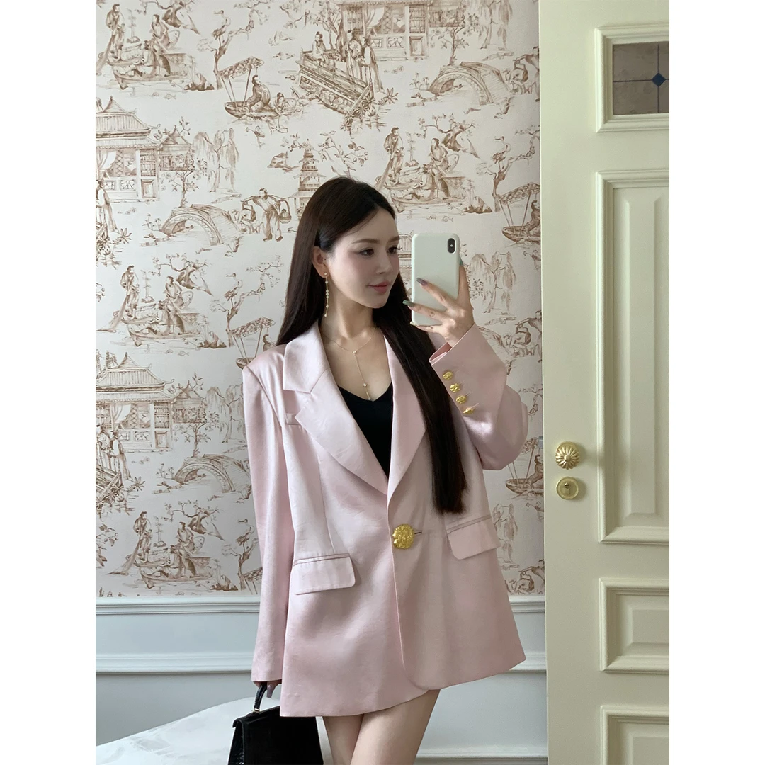 冯薪颖 【粉黛安妮】粉色时尚设计感 金色一粒扣暗纹西装 Q506116