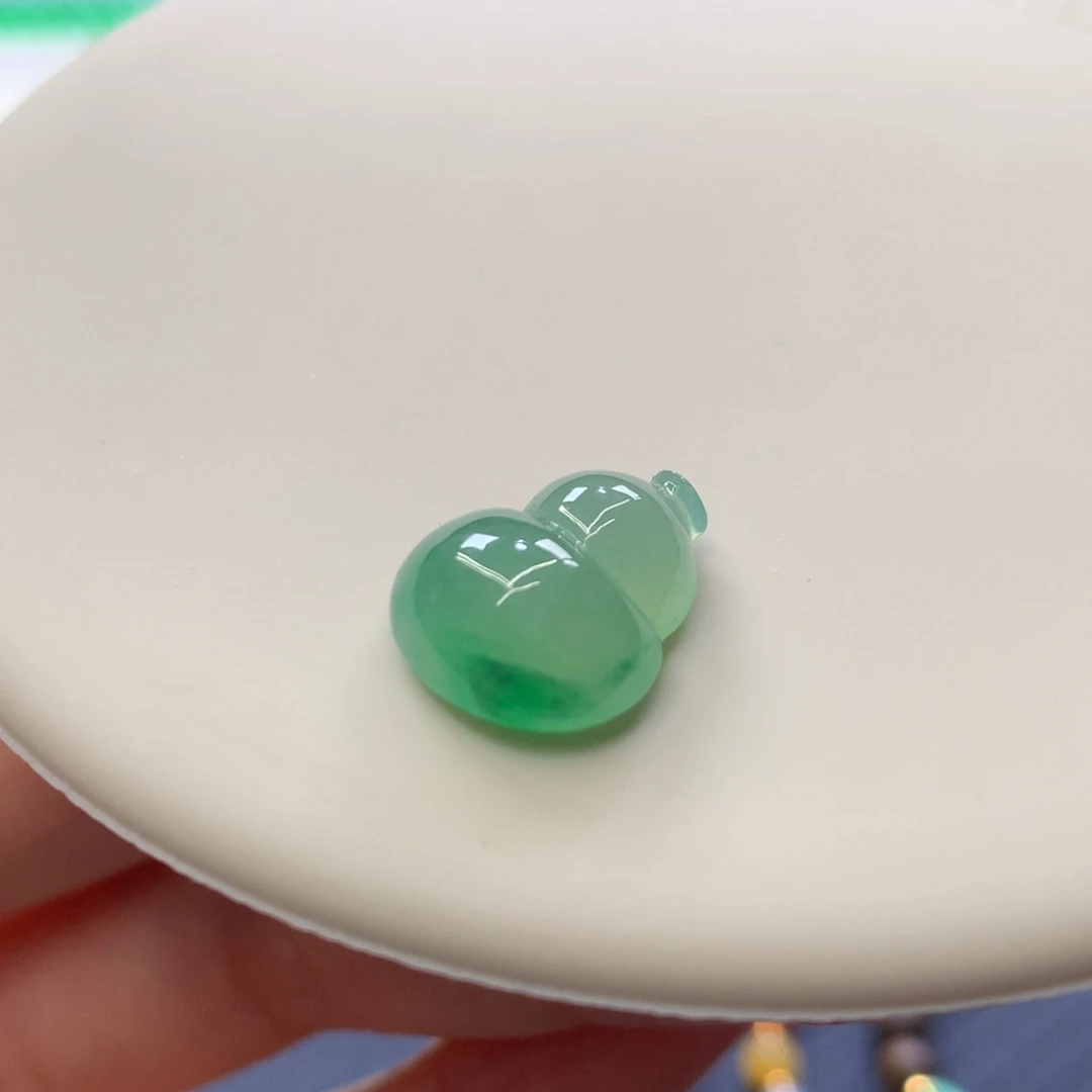 定制翡翠未镶嵌 毛货抛光定制 甜绿葫芦