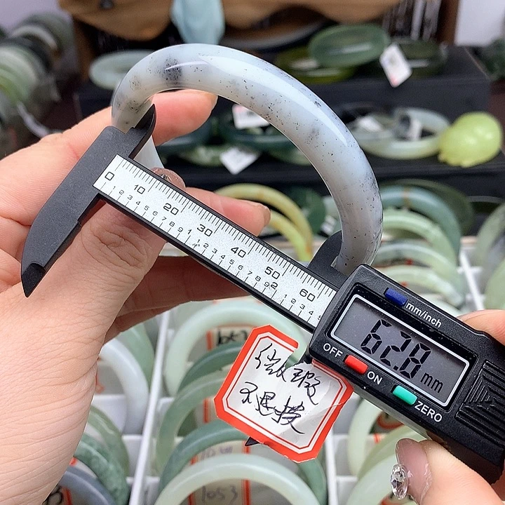 蛇纹石玉手镯未镶嵌1048