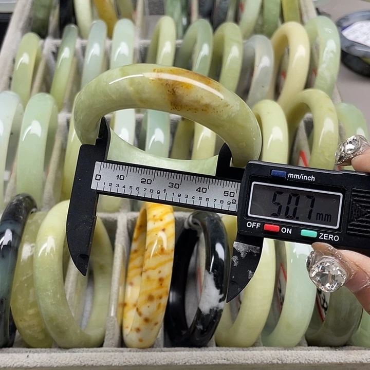 蛇纹石玉未镶嵌手镯206