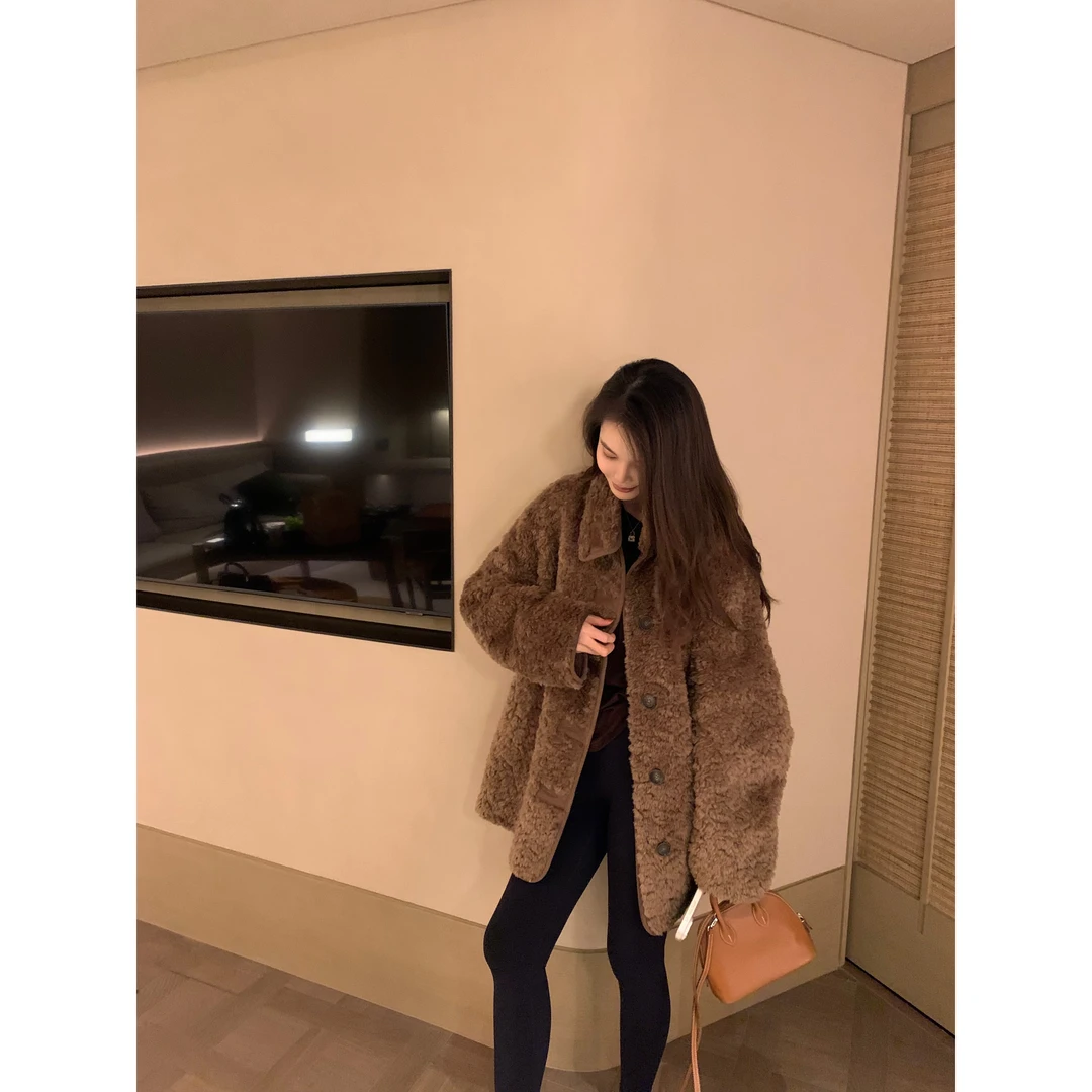 “米兰秀场”轻奢感翻领时髦绵羊毛百搭外套DB656