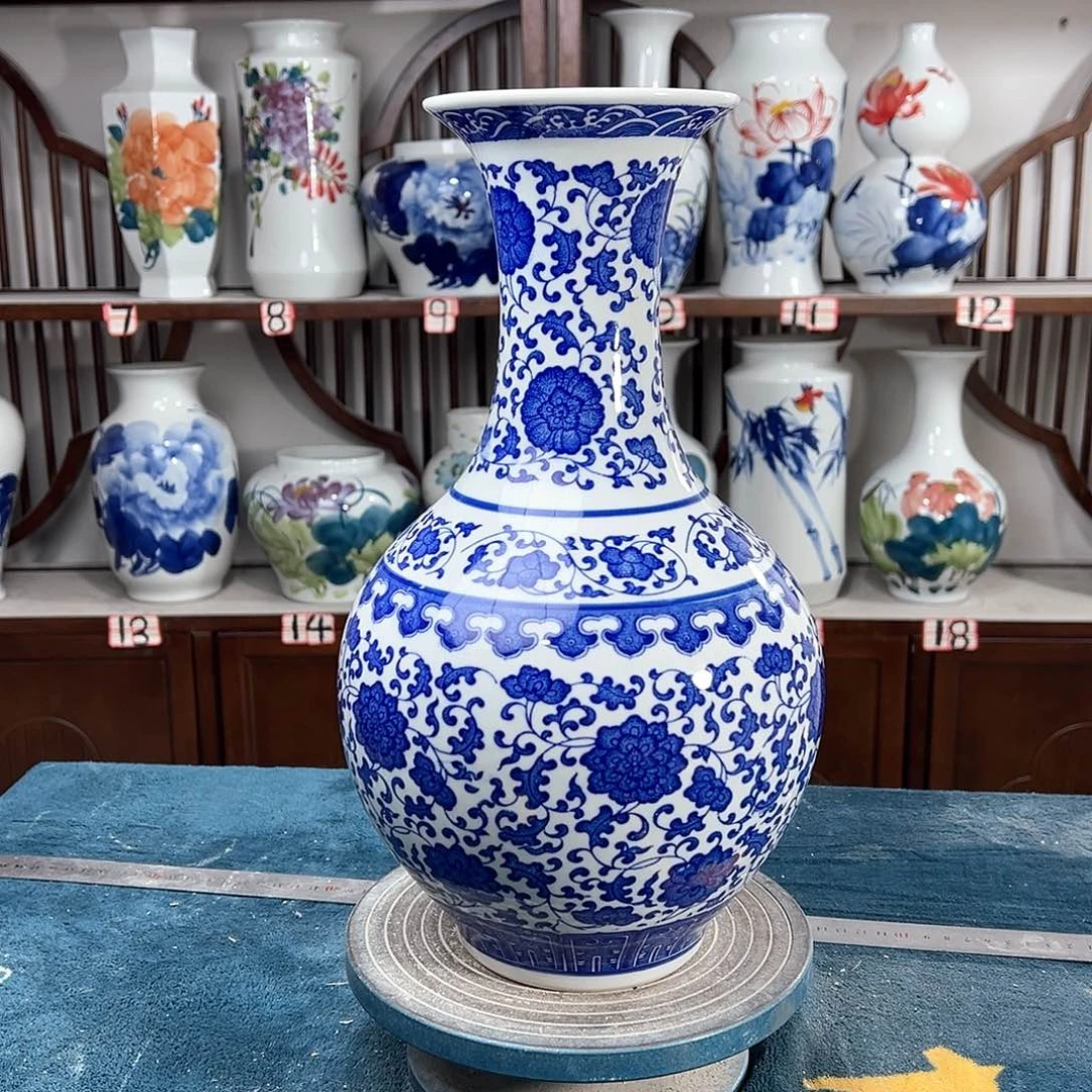 摆件景德镇陶瓷缠枝