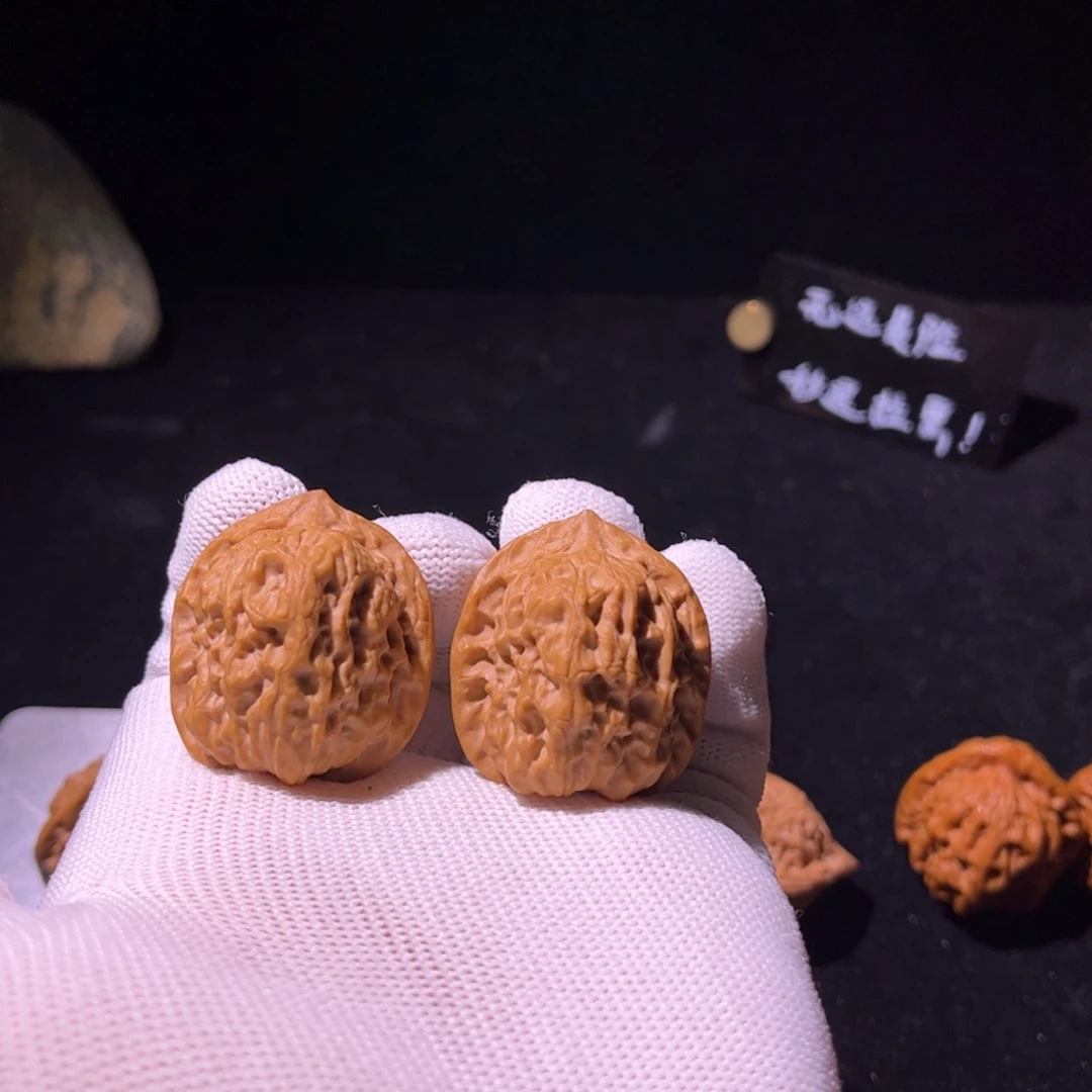 文玩核桃吊坠33野生蜡皮怪石