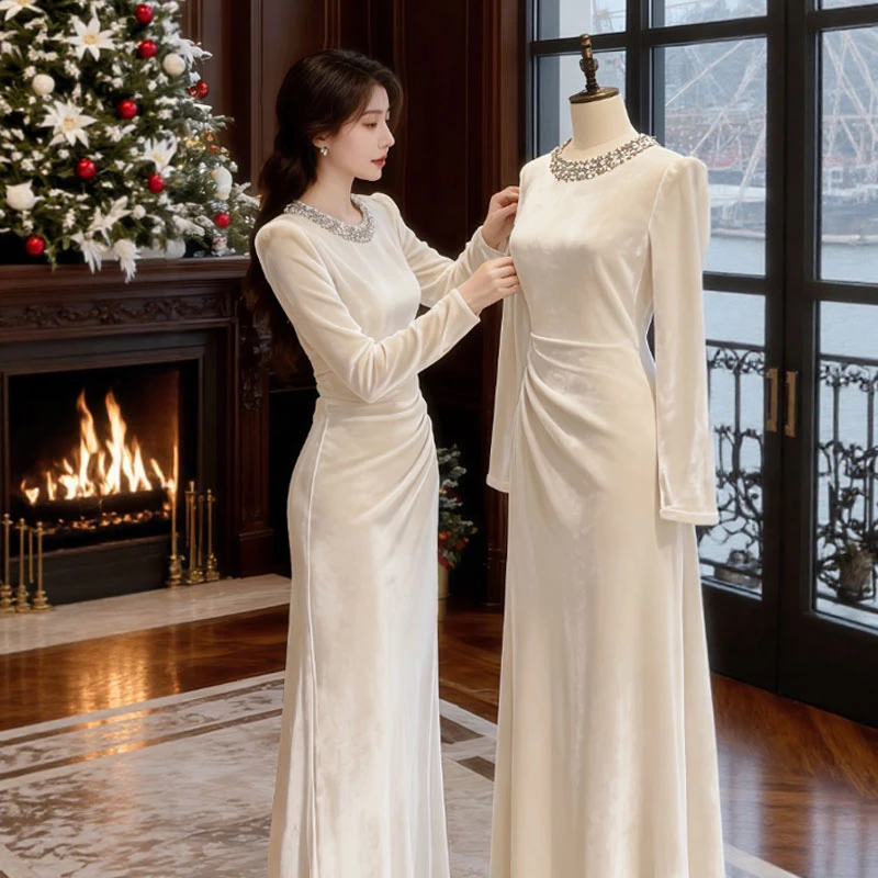 简单大方高级感穿搭温柔风超好看丝绒连衣裙漂亮独特掐腰裙25冬季