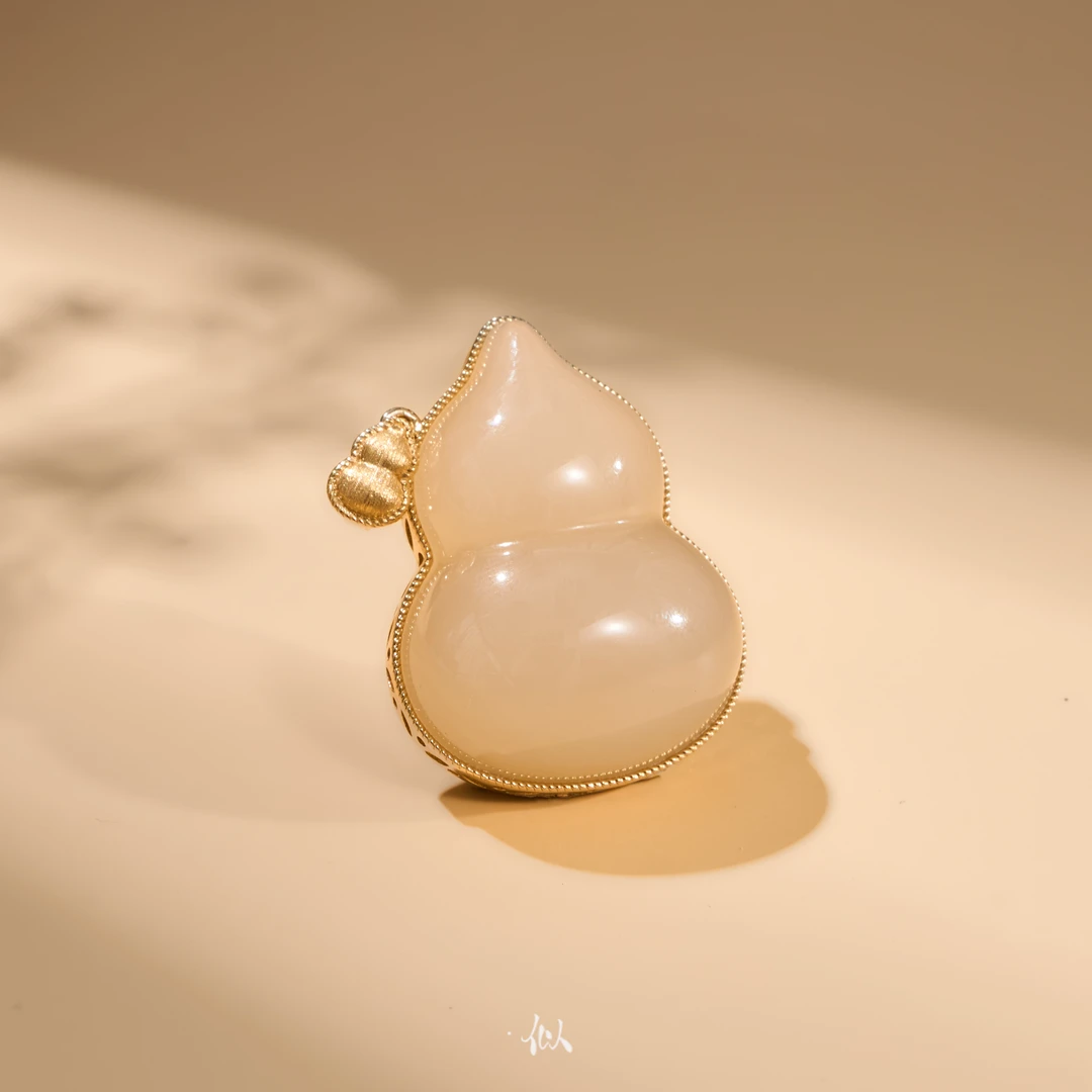L【福糯】·似梓珠宝· 18K和田玉藕粉葫芦吊坠   XYMD43400032