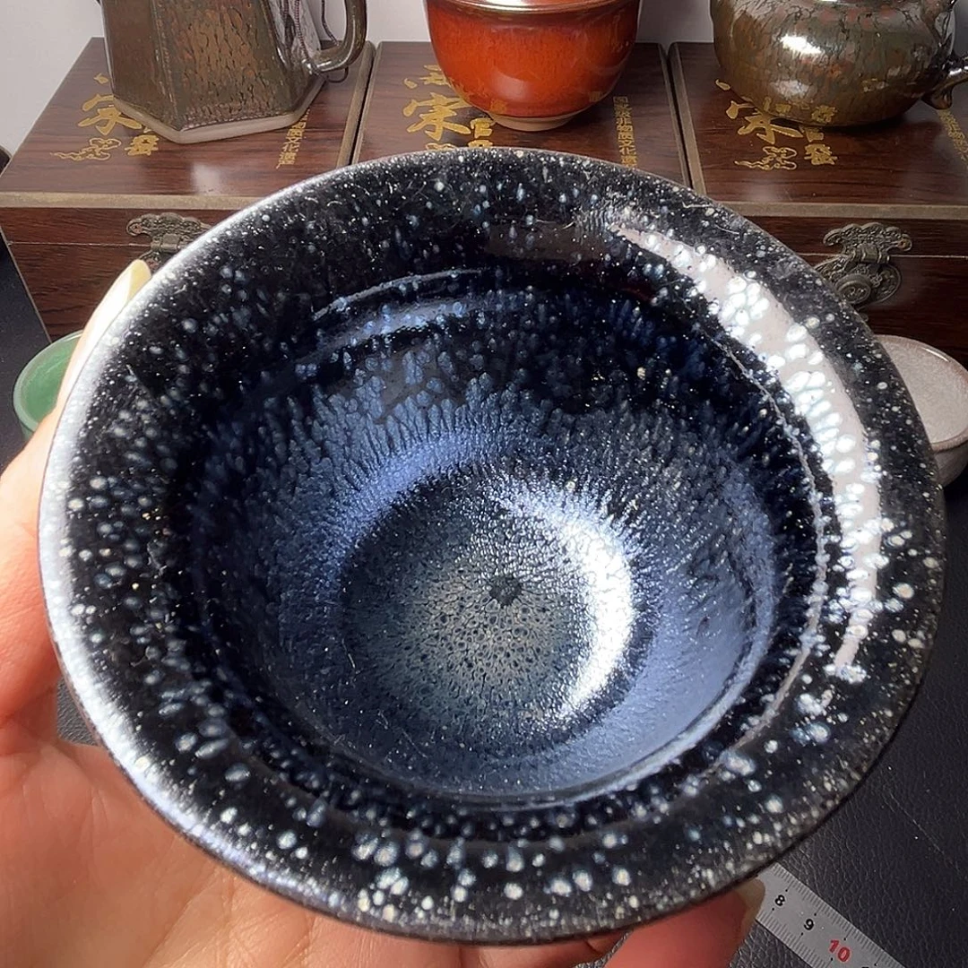 茶盏在这条街等的时间很短暂