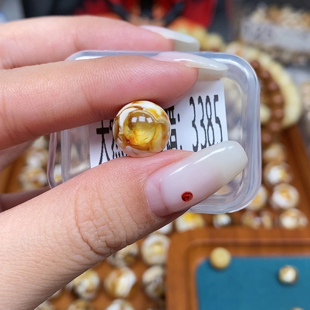 蜜蜡未镶嵌珠宝奇石3385