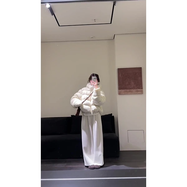 2025冬季新款排骨羽绒服女轻薄泡芙短款保暖连帽小个子外套搭裤子