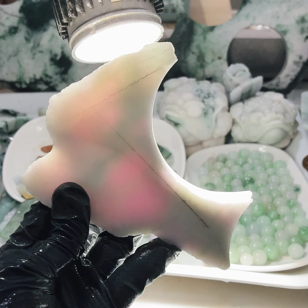 翡翠未镶嵌颈饰边角料
