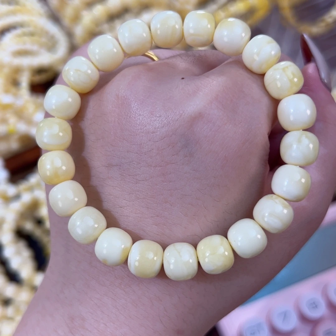 琥珀未镶嵌手串浓蜡奶瓷10m