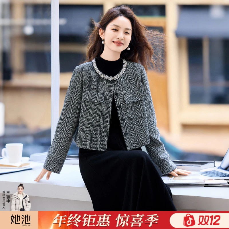 丝柏舍2025绵羊毛冬新女气质圆领单排扣短款小香风外套S53Y3187A