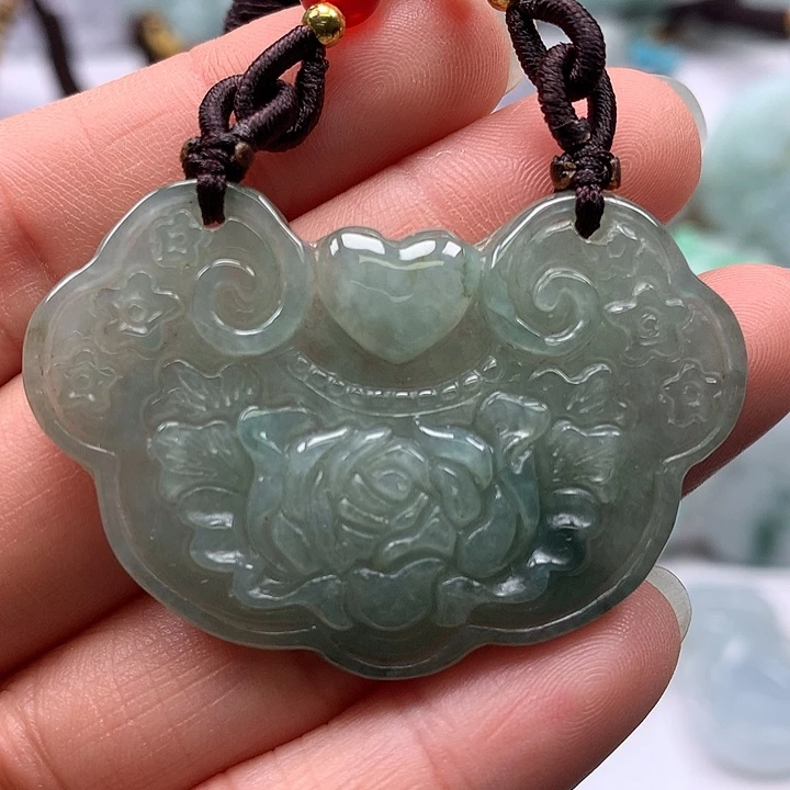 翡翠未镶嵌颈饰花开富贵如意锁有一条颜色线福利