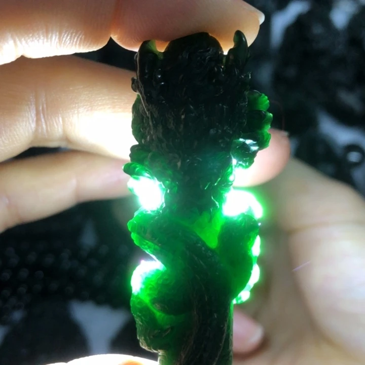 定制翡翠未镶嵌龙柱