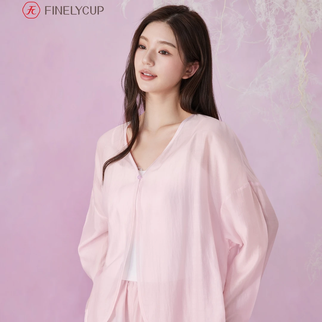 梵妳卡波2025新款时尚套装女开衫短裤两件套