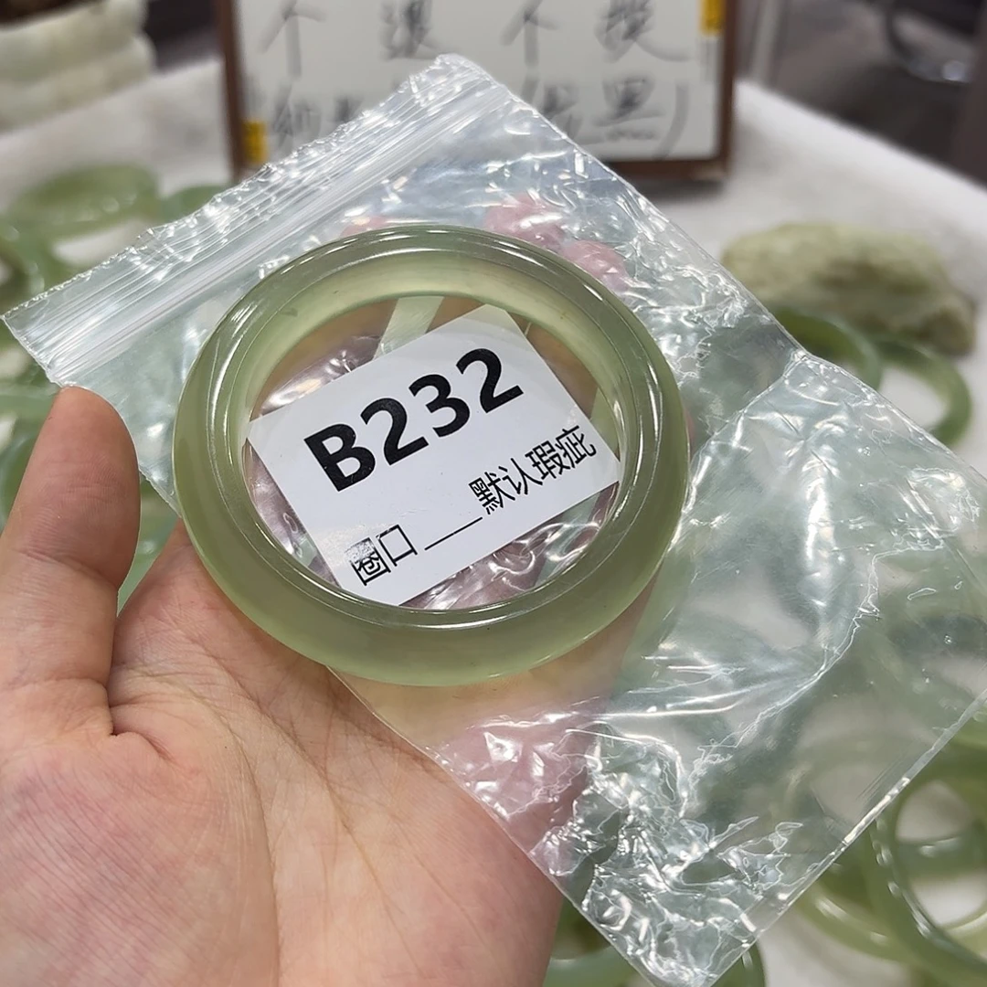 周***胖蛇纹石玉未镶嵌手镯