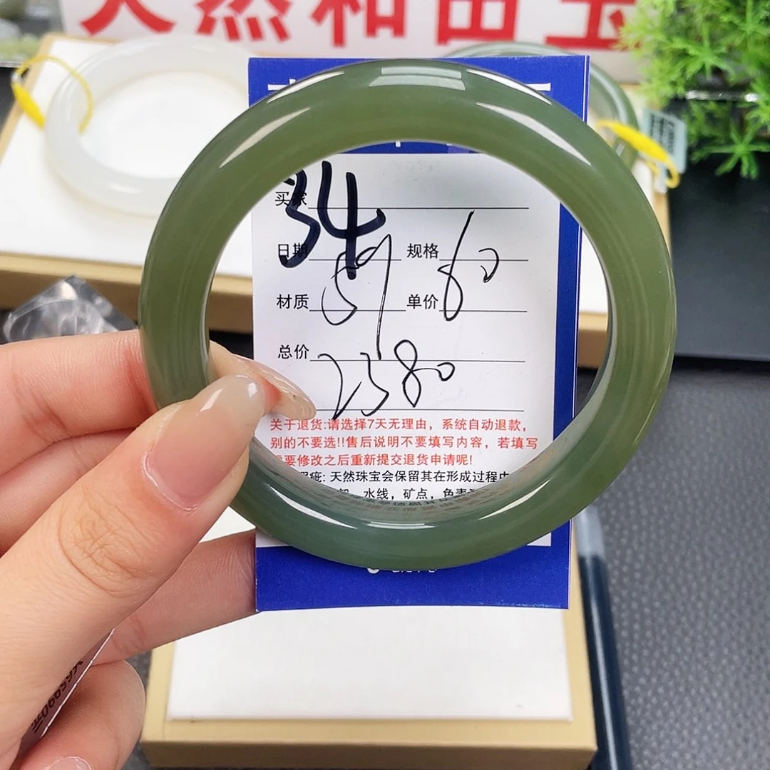 和田玉手镯未镶嵌