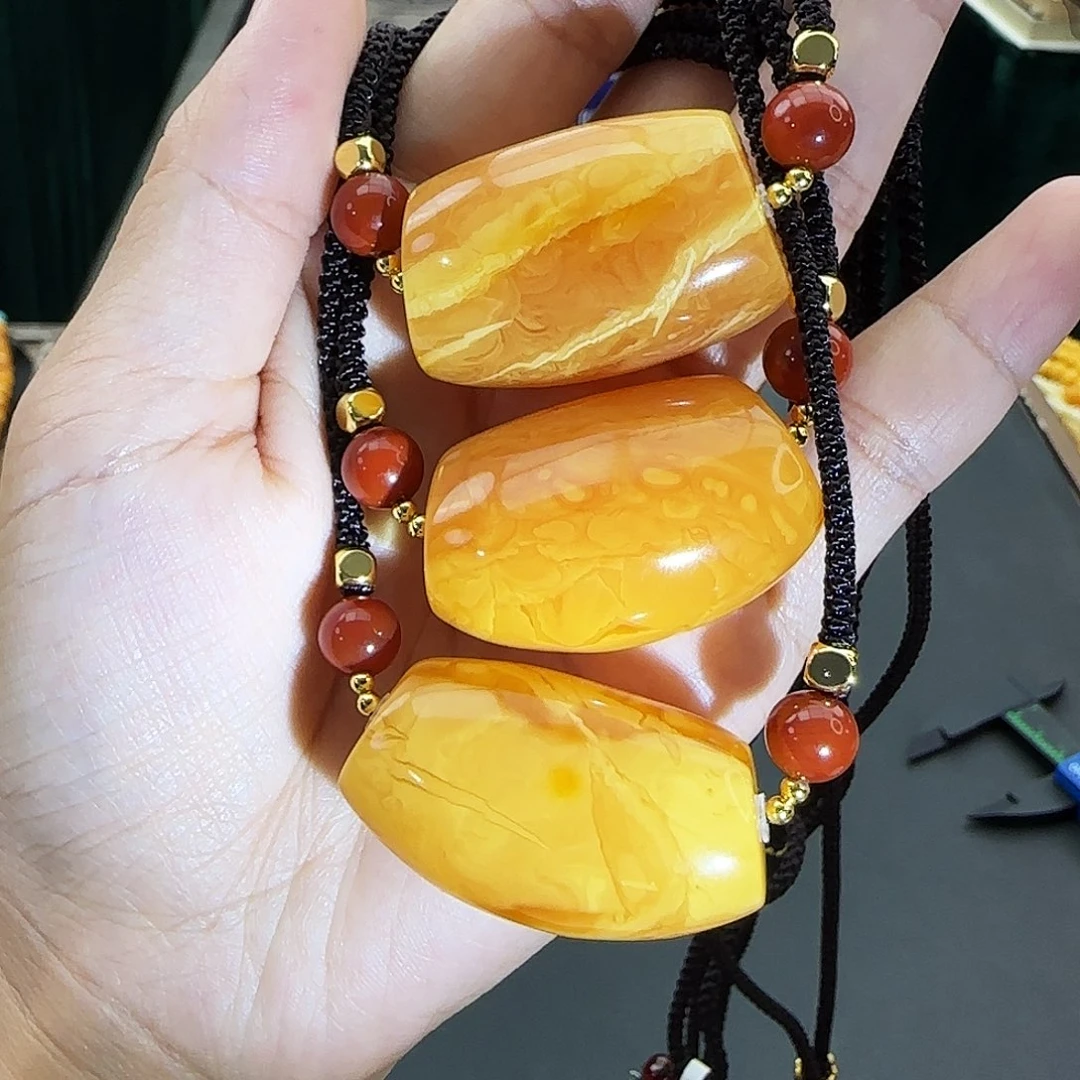 琥珀未镶嵌颈饰多样性发其一