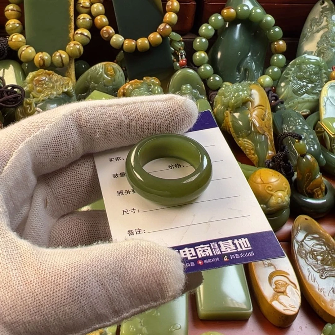 岫岩老玉（透闪石质玉）戒指未镶嵌等***久