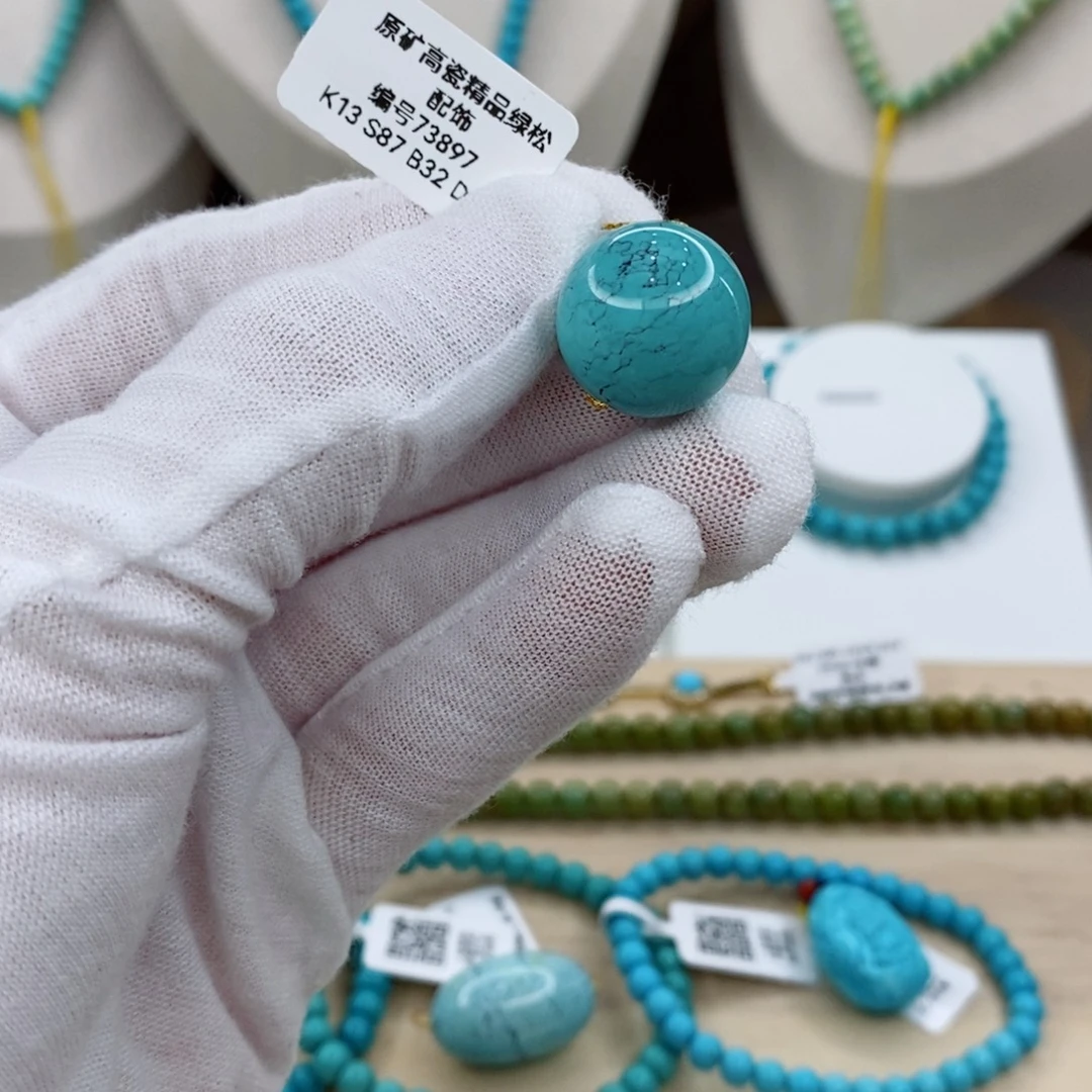 绿松石未镶嵌珠宝奇石