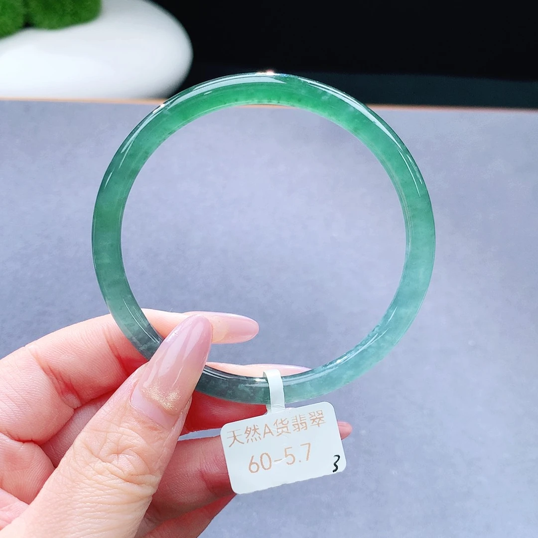 未镶嵌手镯（圆镯）翡翠