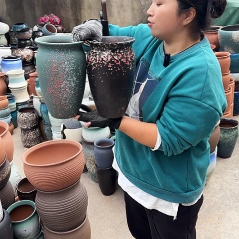 口15高25瑕疵两个盆。