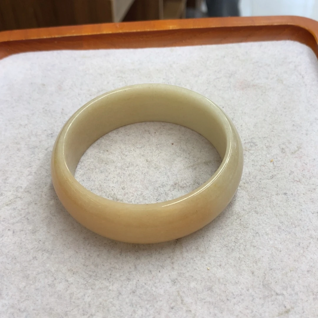 石英质玉未镶嵌手镯