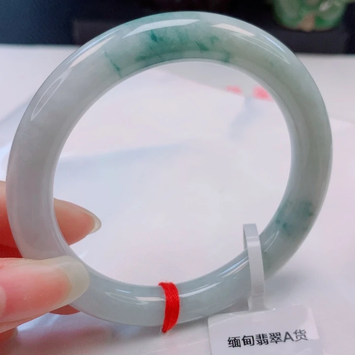 未镶嵌手镯（圆镯）翡翠