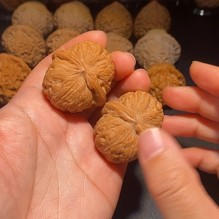 文玩核桃吊坠元宝